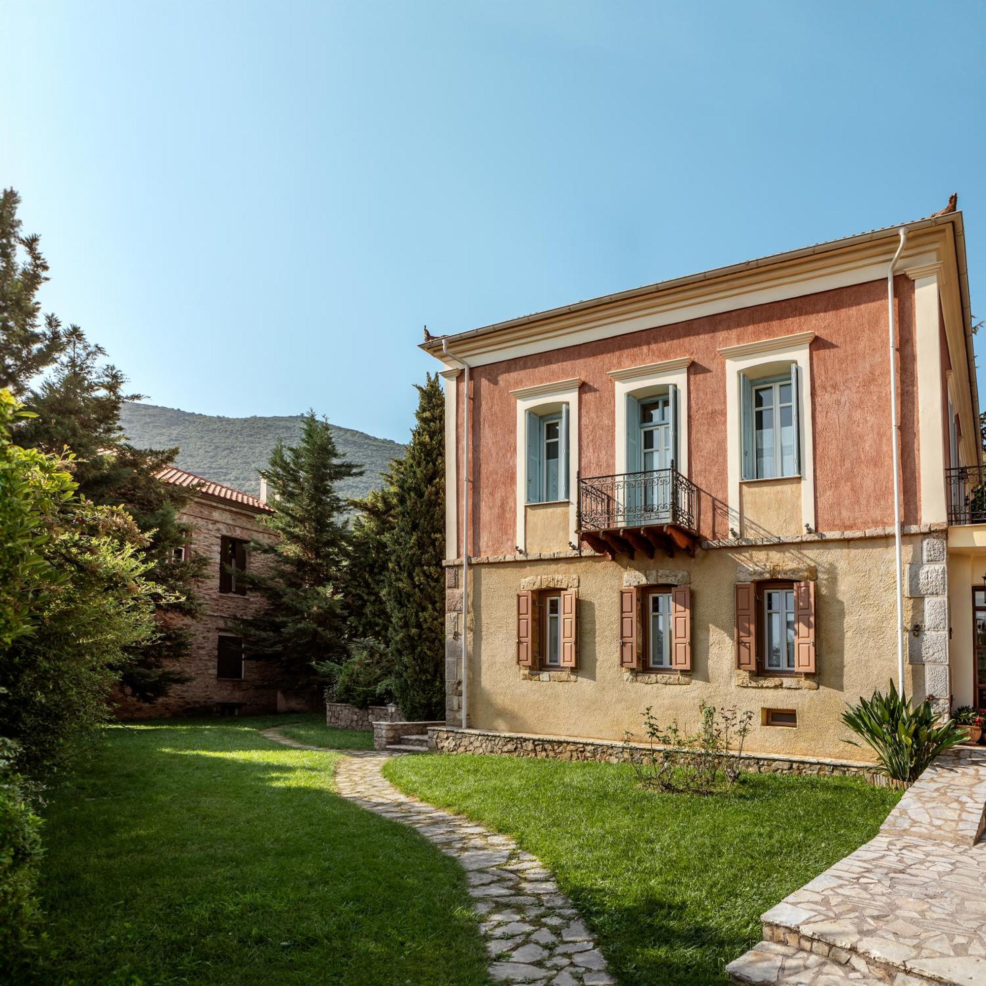 Archontiko Parnassus Dadi Amfikleia Exterior foto