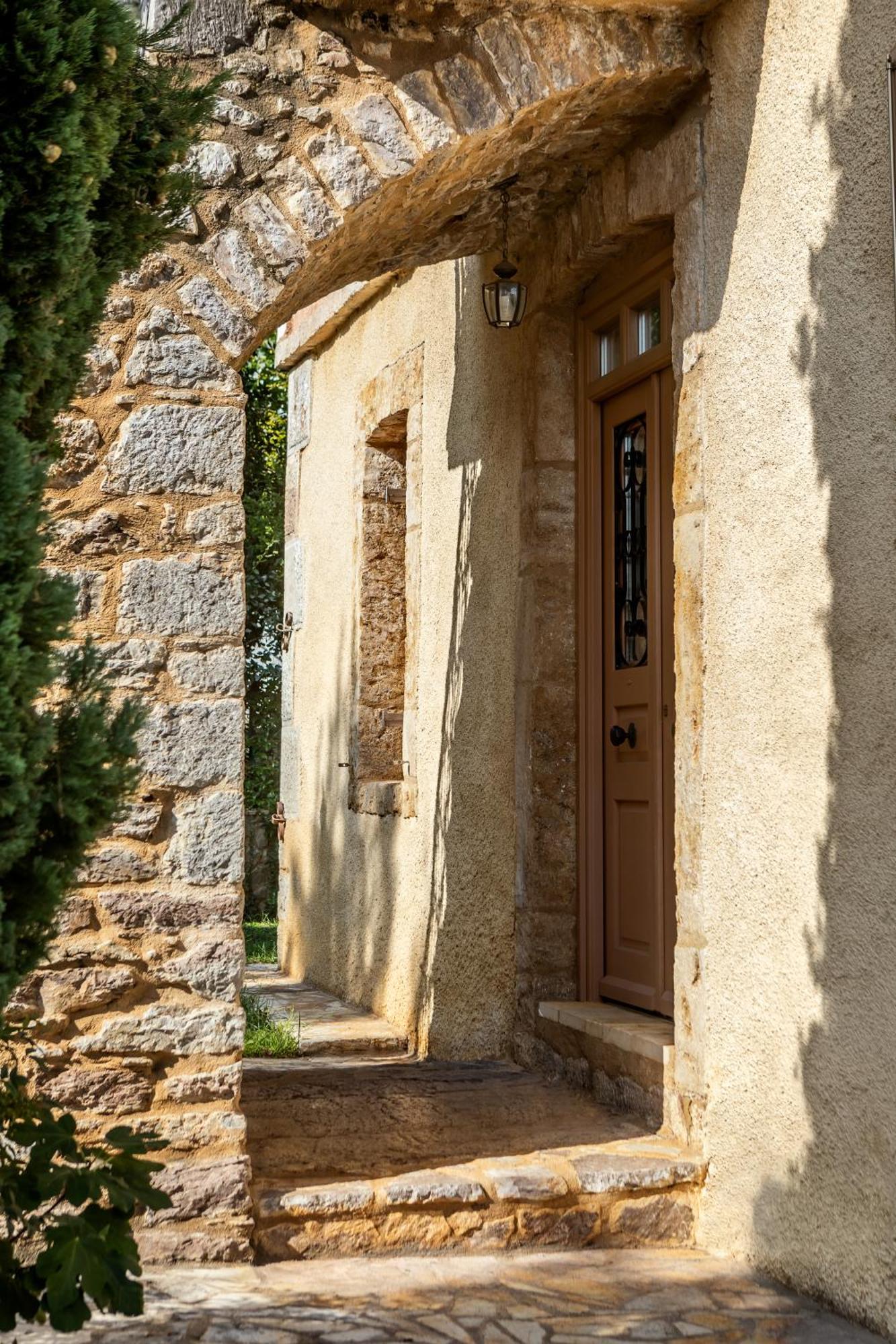 Archontiko Parnassus Dadi Amfikleia Exterior foto